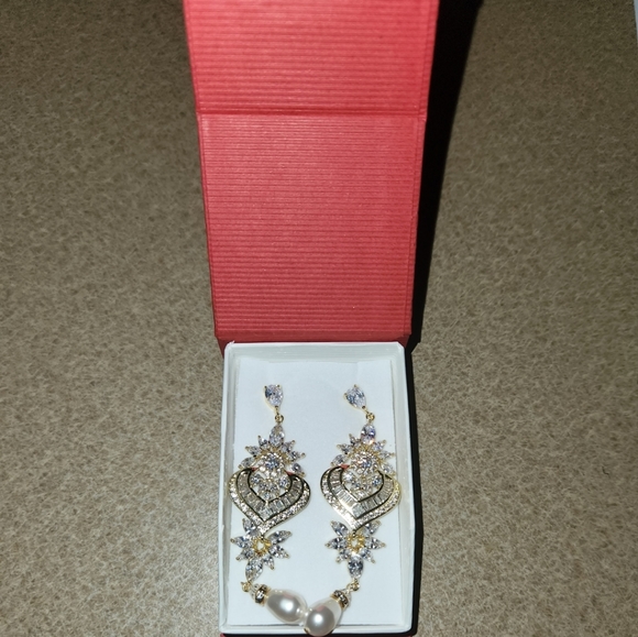 GlamorousBijoux Earrings - Picture 3 of 4